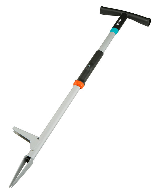Gardena Unkrautstecher 3518-20 schräg auf weißem Hintergrund